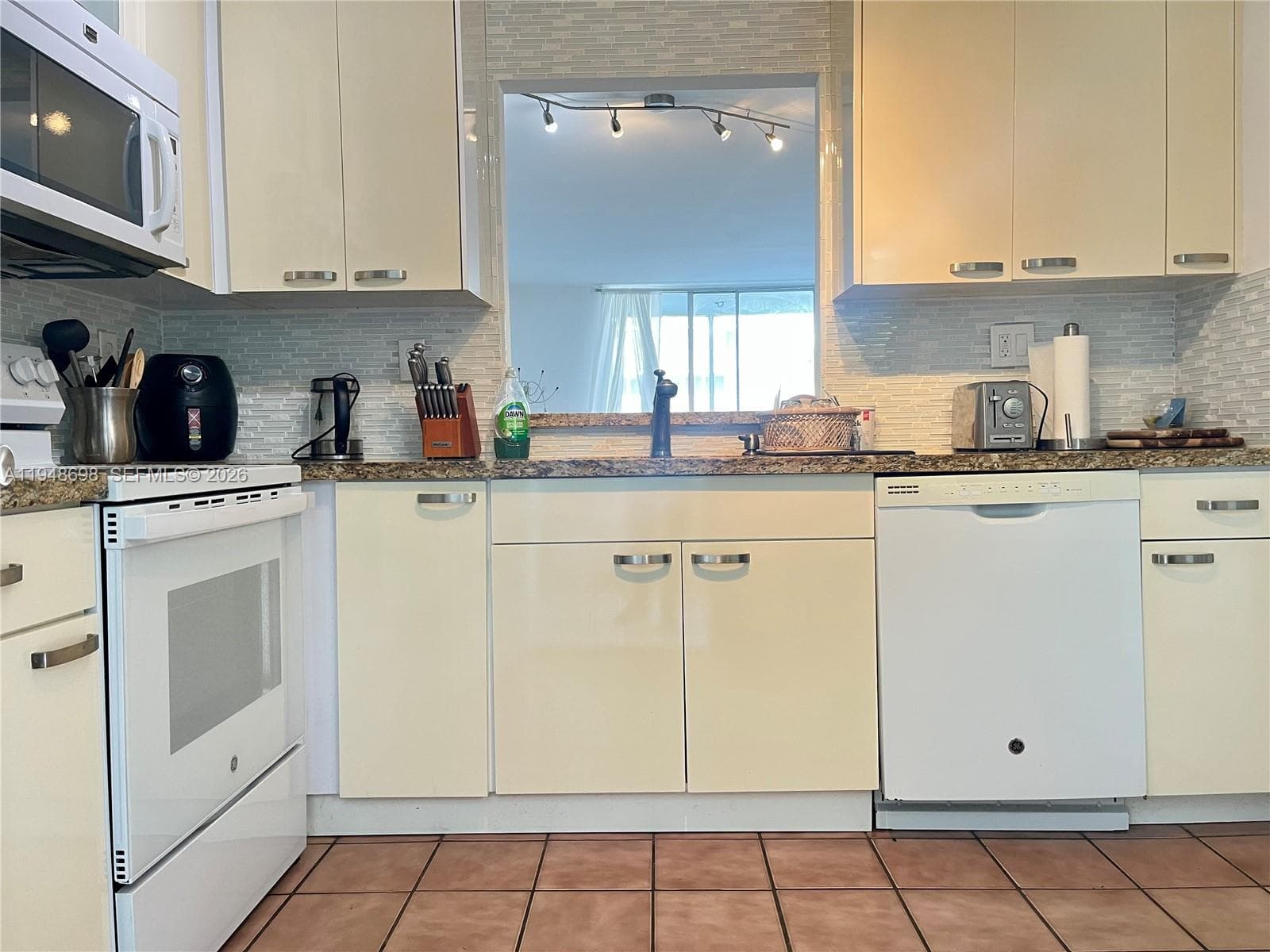 EDEN ISLES CONDO PART 1 · #112 in North Miami Beach - Photo 3