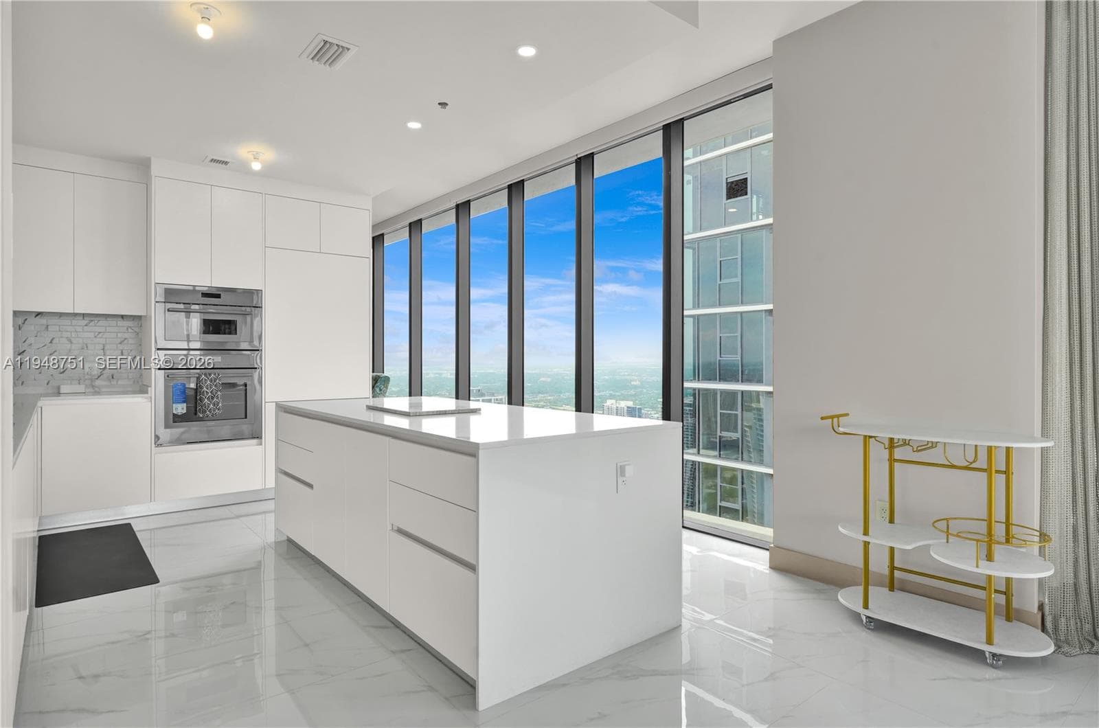 Bay Breeze · #PH5801 in Miami - Photo 10