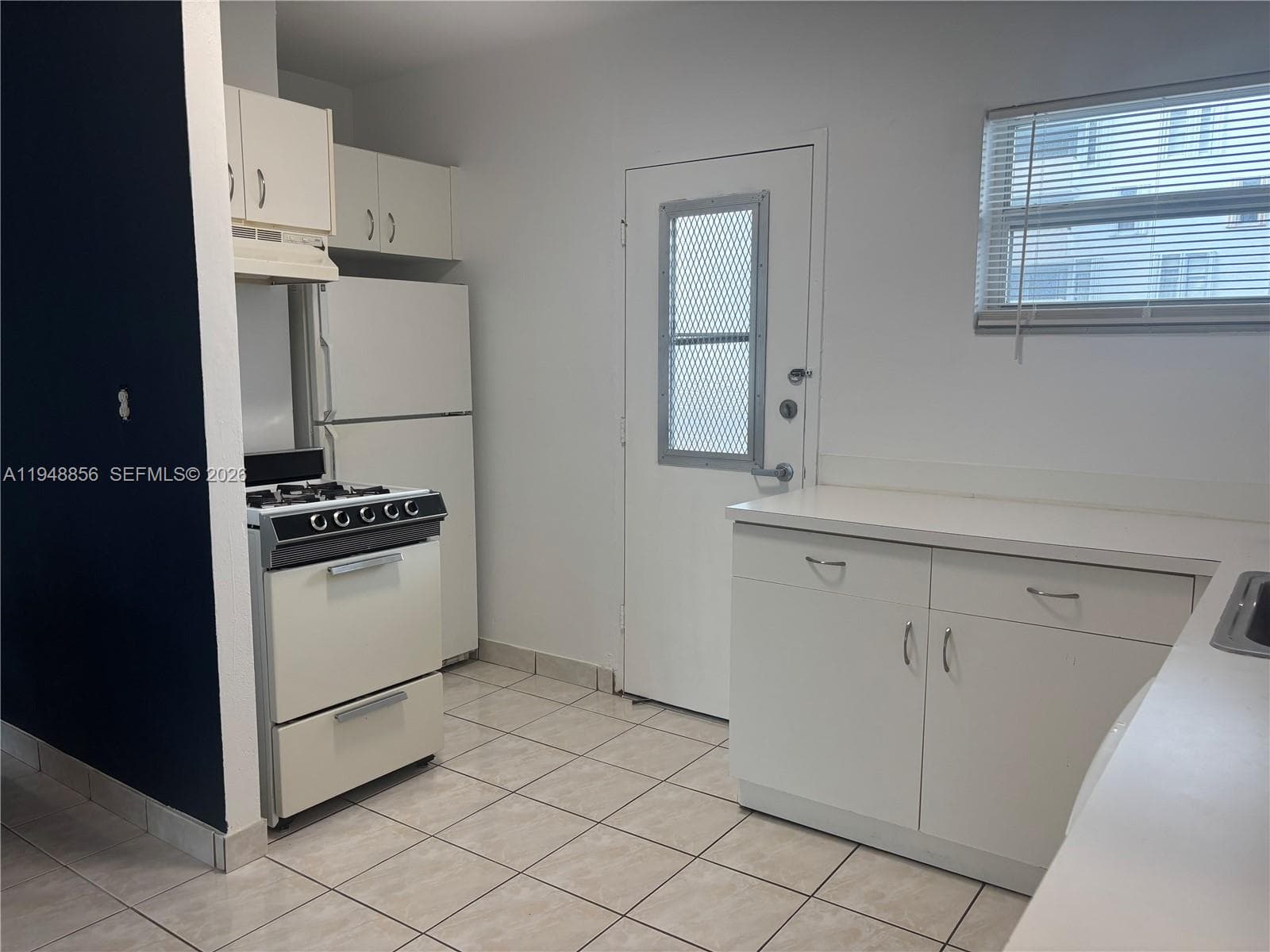 LINCOLN TOWERS CONDO · #B302 in Miami Beach - Photo 4