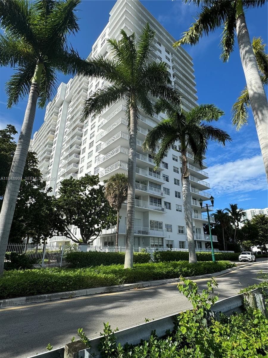 ADMIRALS PORT EAST · #303E in Aventura - Photo 36