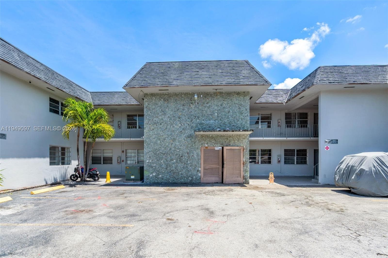 MOFFITTS SUB · #207 in Hallandale Beach - Photo 3