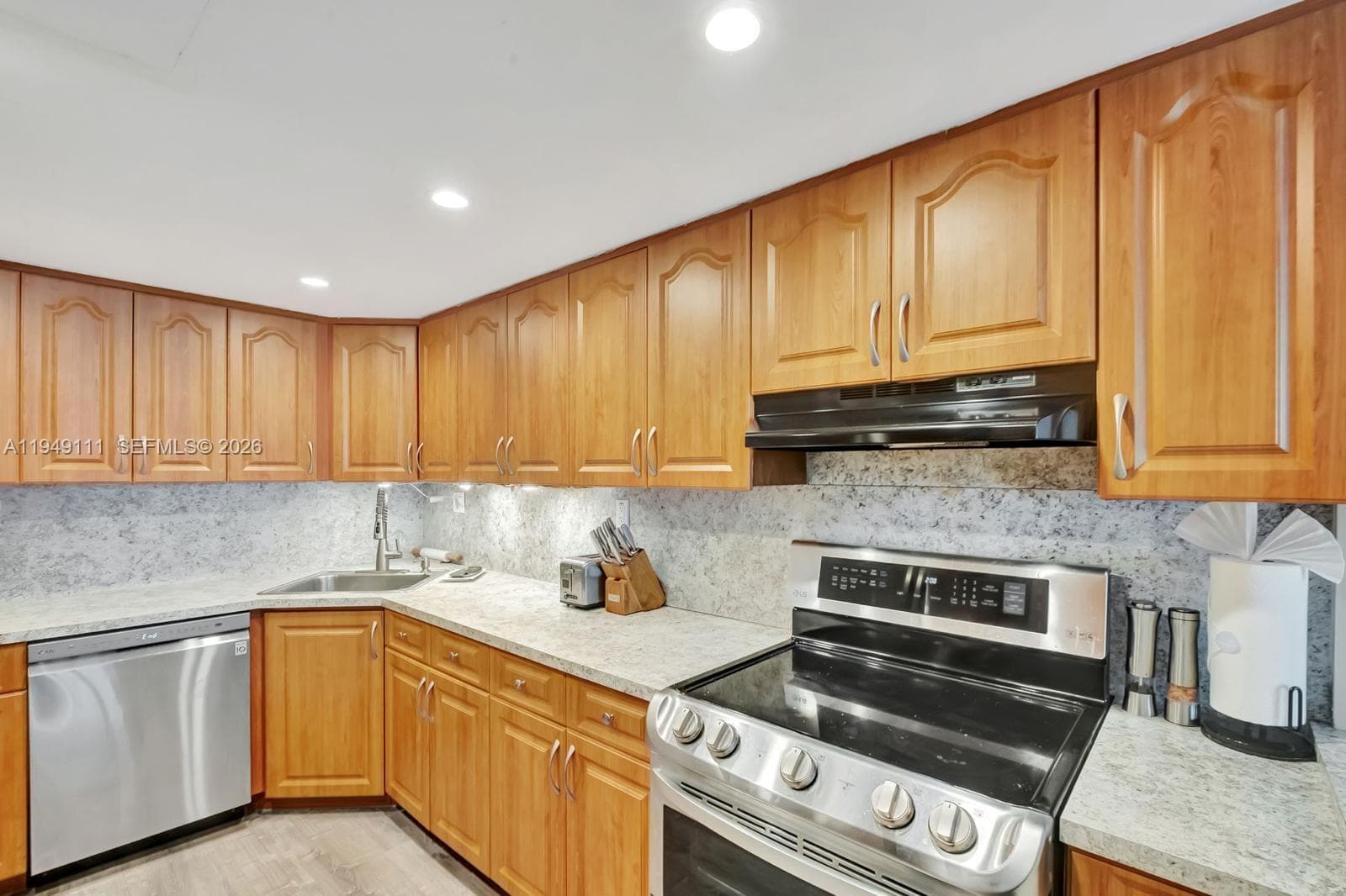 THE CARRIAGE HOUSE CONDO · #340 in Miami Beach - Photo 5