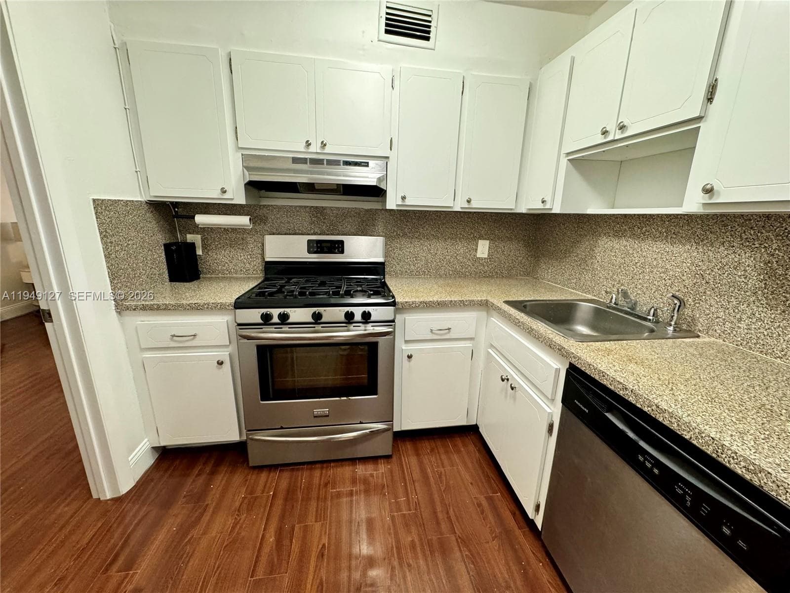 Meridian Plaza · #203 in Miami Beach - Photo 6