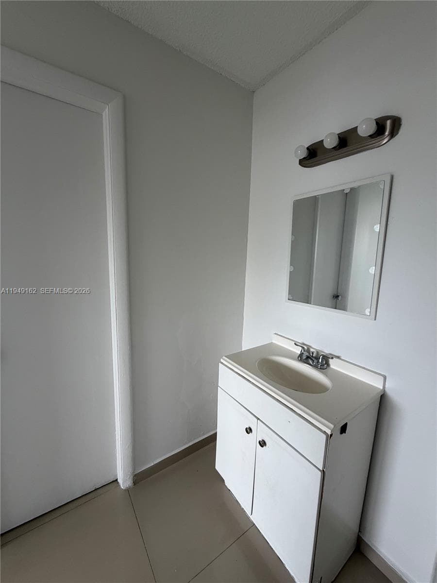 MOFFITTS SUB · #208 in Hallandale Beach - Photo 14