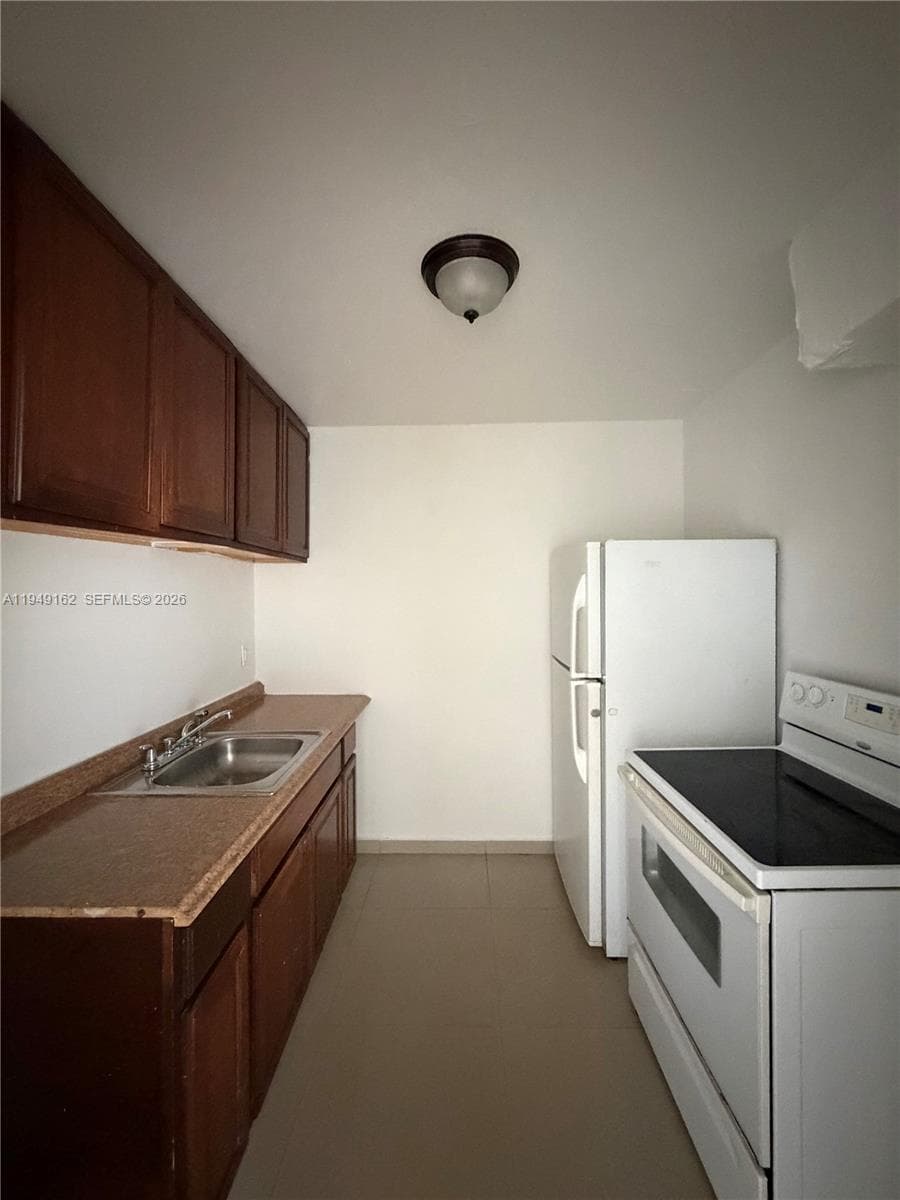 MOFFITTS SUB · #208 in Hallandale Beach - Photo 8