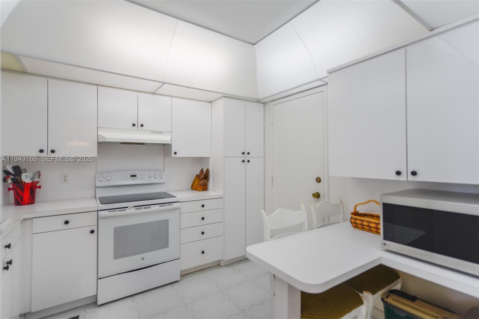 HEMISPHERES CONDO · #18K in Hallandale Beach - Photo 11