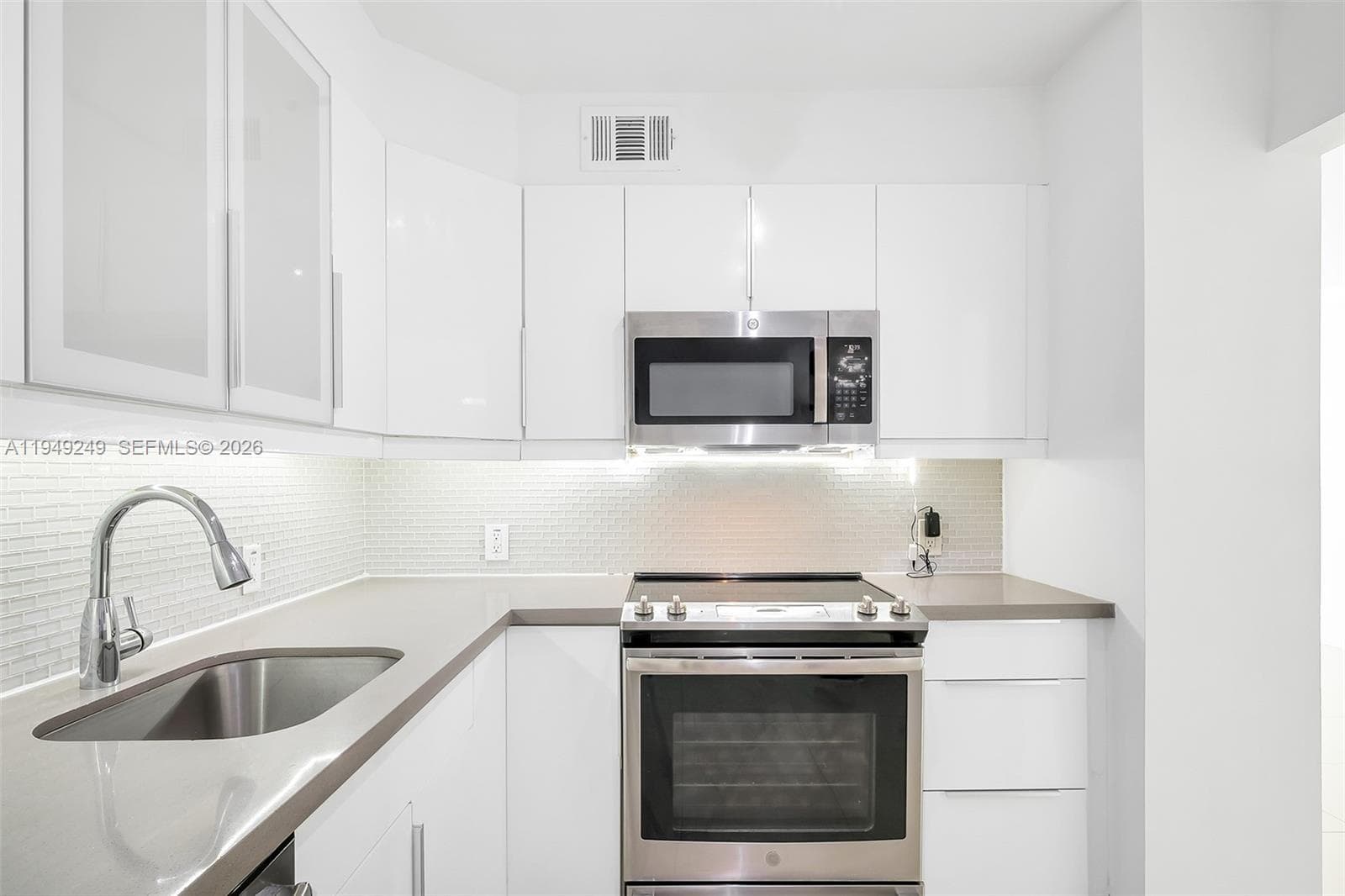 Arlen House East · #408 in Sunny Isles Beach - Photo 19