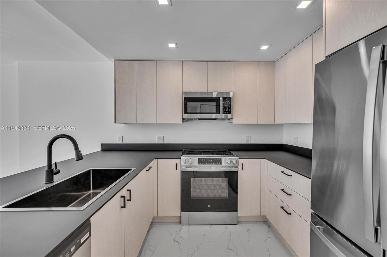 OCEAN POINT CONDO · #508 in Miami Beach - Photo 6