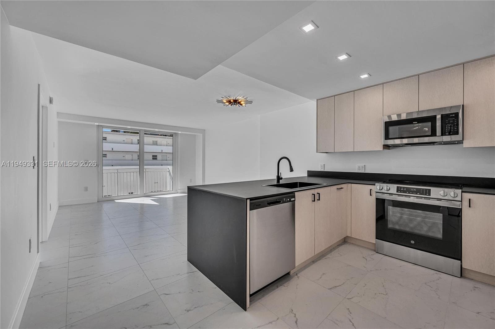 OCEAN POINT CONDO · #508 in Miami Beach - Photo 5