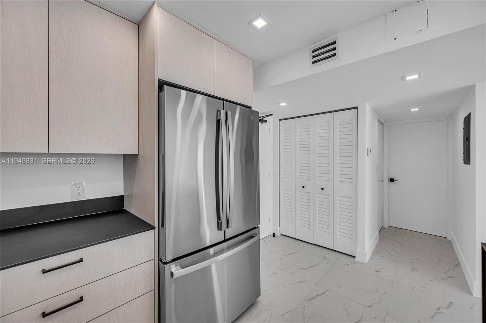OCEAN POINT CONDO · #508 in Miami Beach - Photo 9