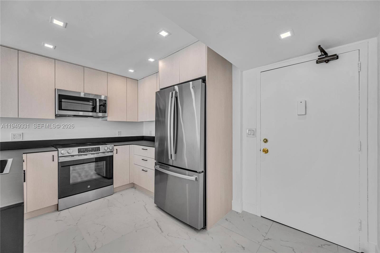 OCEAN POINT CONDO · #508 in Miami Beach - Photo 8