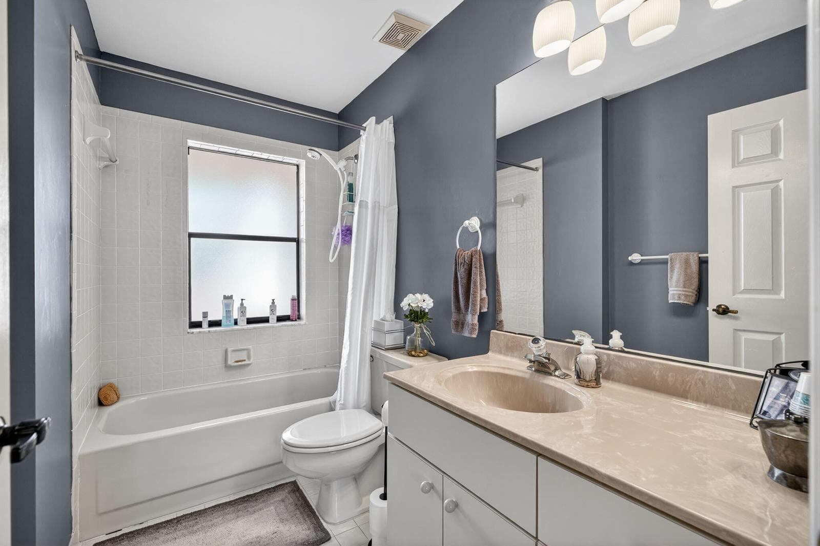 2nd bedroom bath