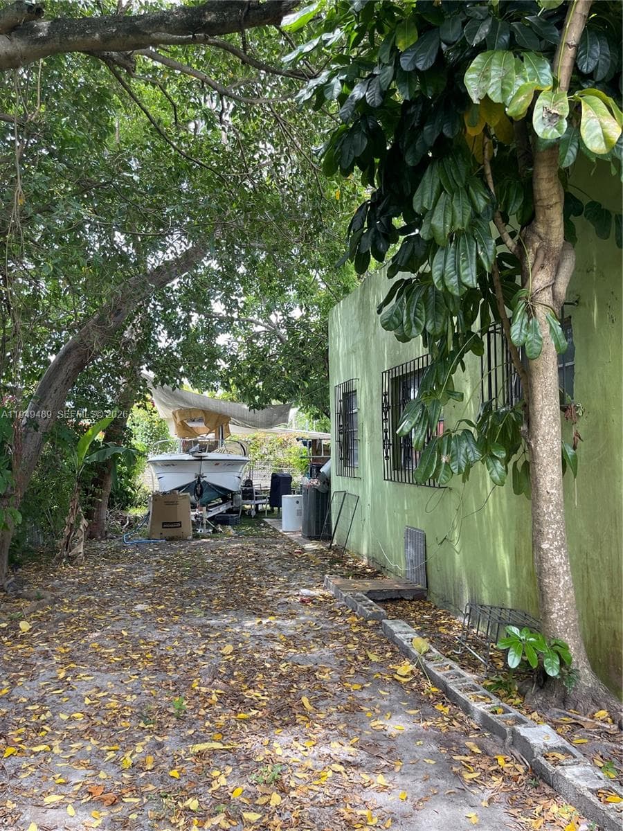 1120 NW 31st St photo 3