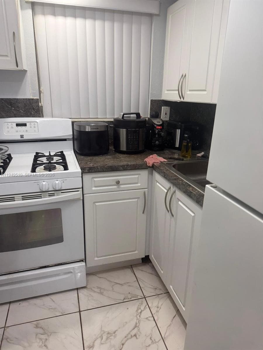 VILLAS DE ASTURIAS CONDO · #108 in Hialeah - Photo 1
