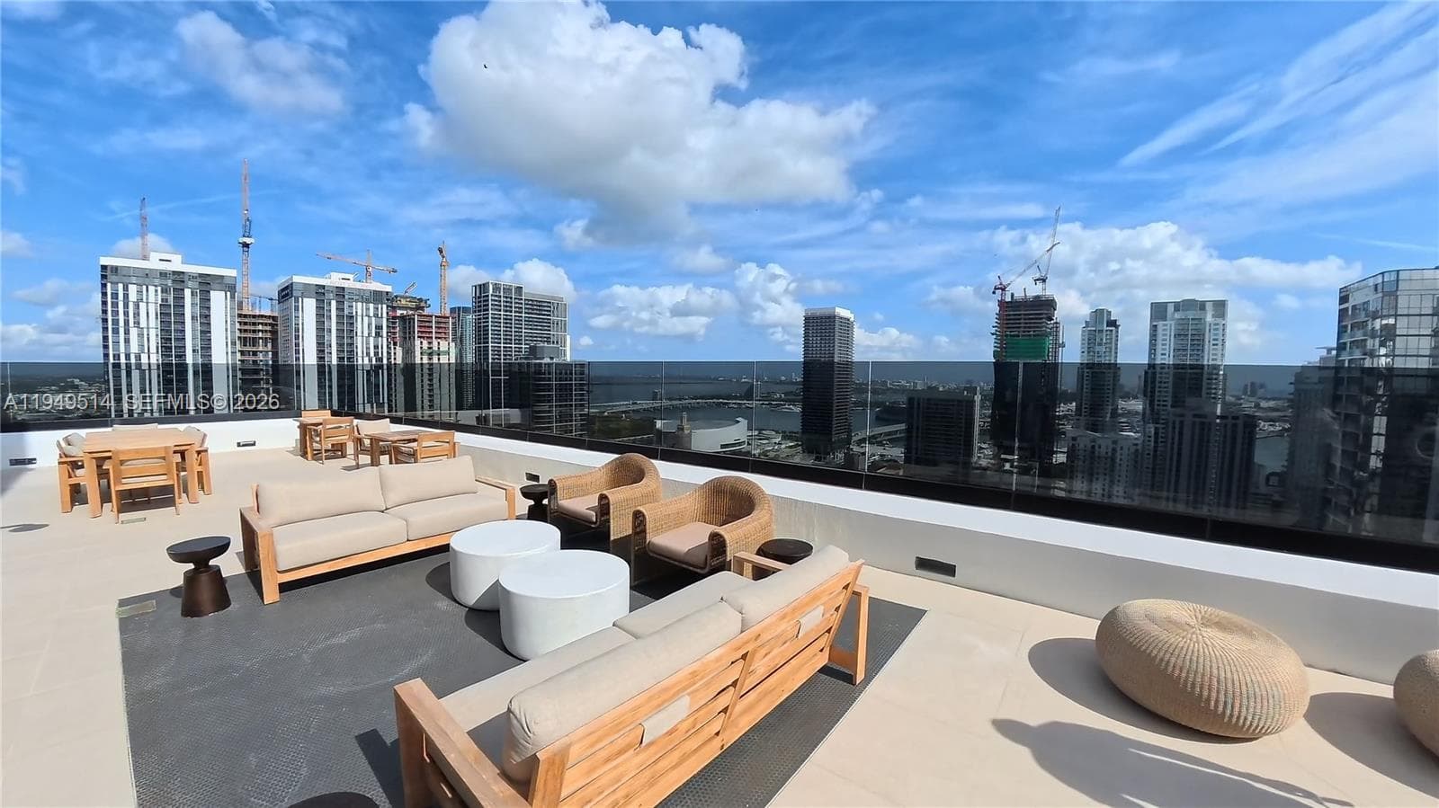 District 225 · #1812 in Miami - Photo 12