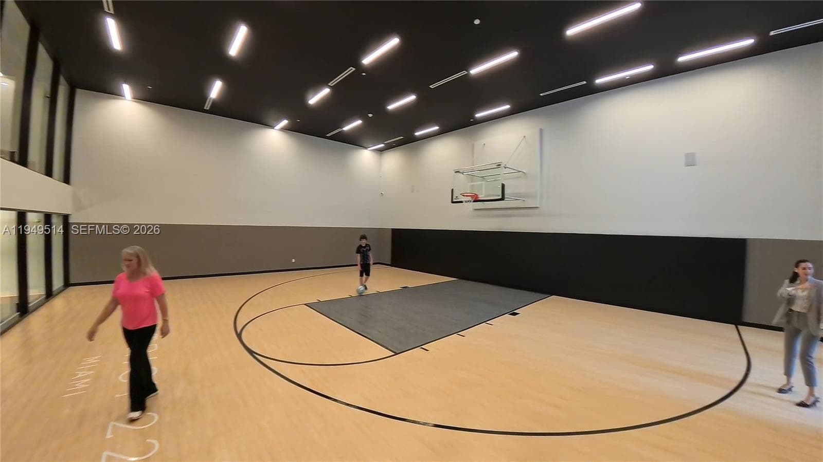 District 225 · #1812 in Miami - Photo 10