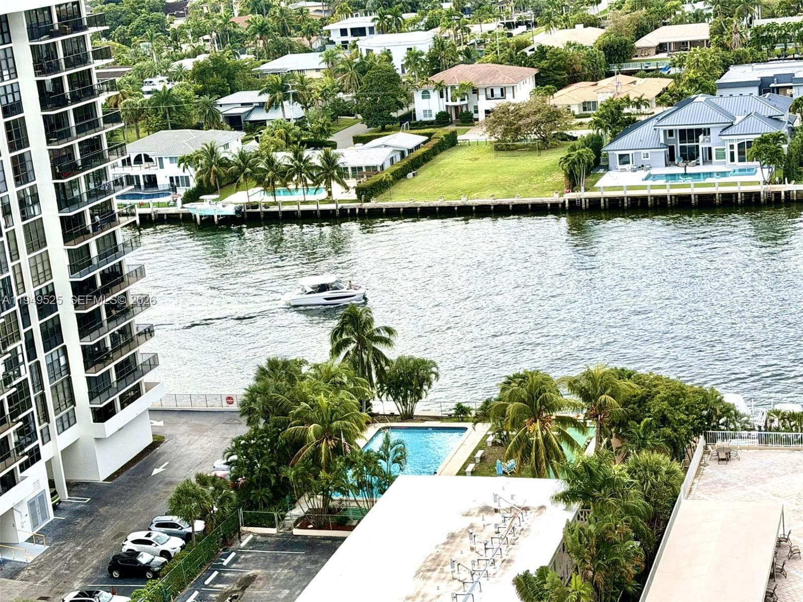 HEMISPHERES · #16C in Hallandale Beach - Photo 2