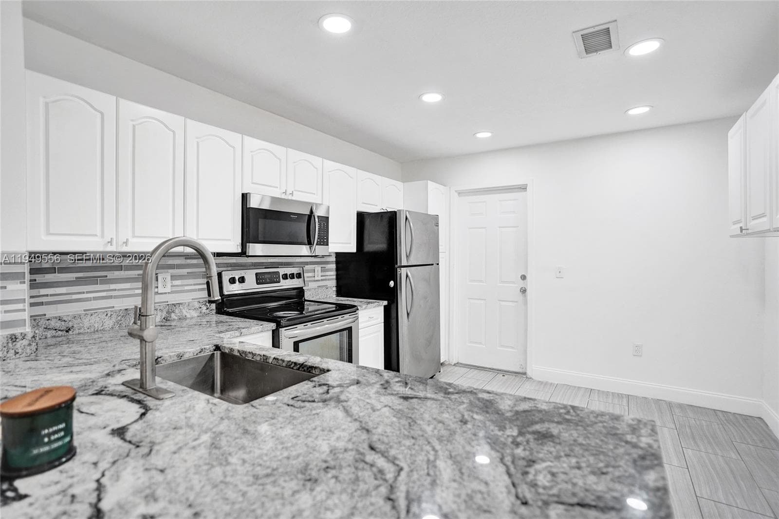 4183 Crystal Lake Dr photo 10
