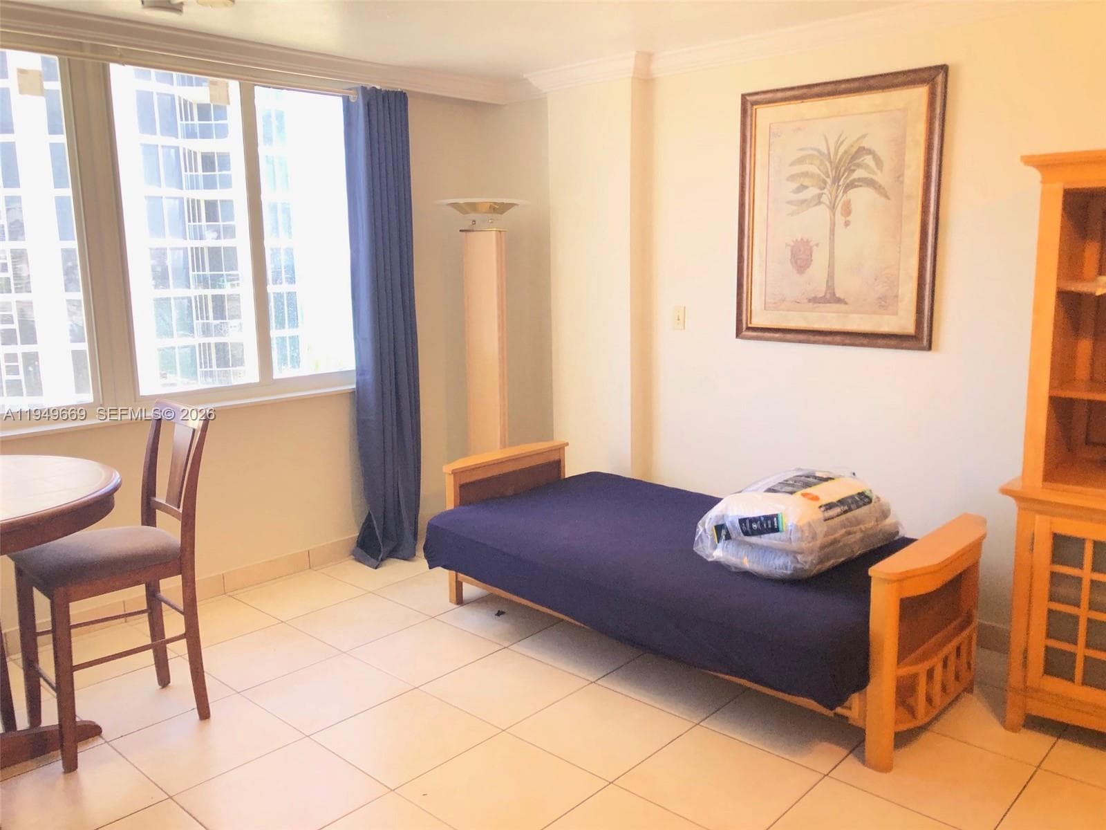 Freshly painted interior with a beachy vibe.. 1 or 2 queen beds available. Plus full size futon.
