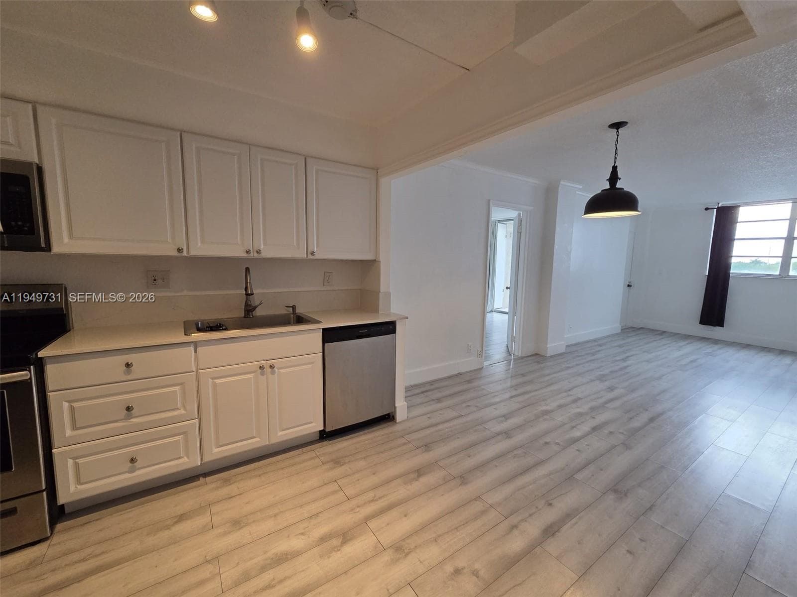 ISLAND SHORES CONDO · #405 in North Miami Beach - Photo 2