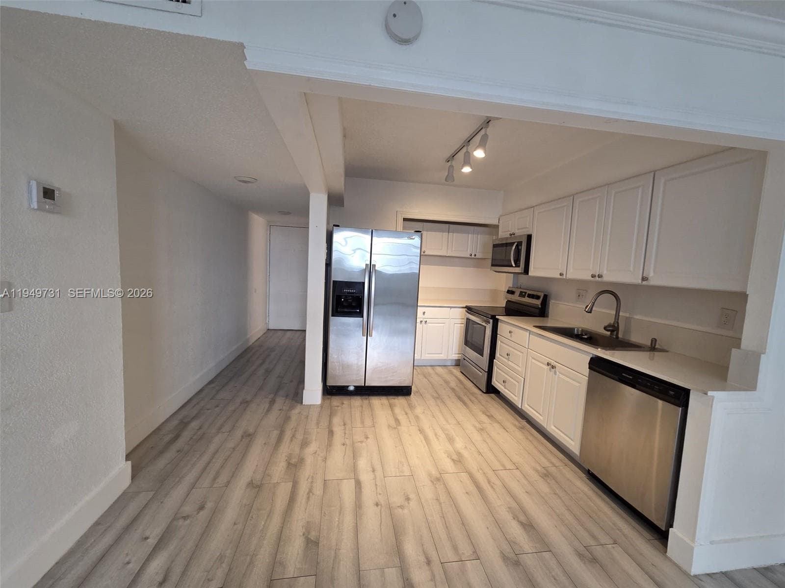 ISLAND SHORES CONDO · #405 in North Miami Beach - Photo 4