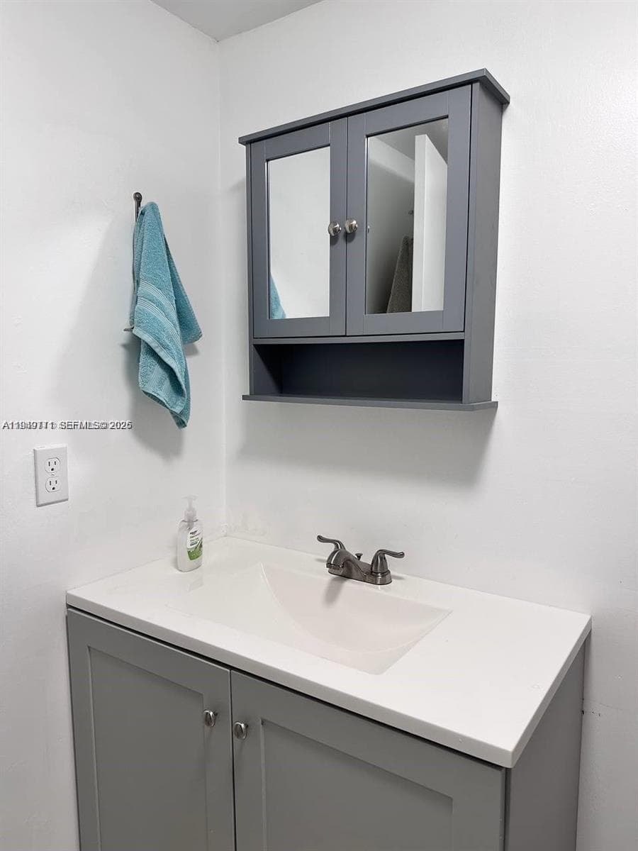 MEADOWBROOK TOWERS · #106 in Hallandale Beach - Photo 14