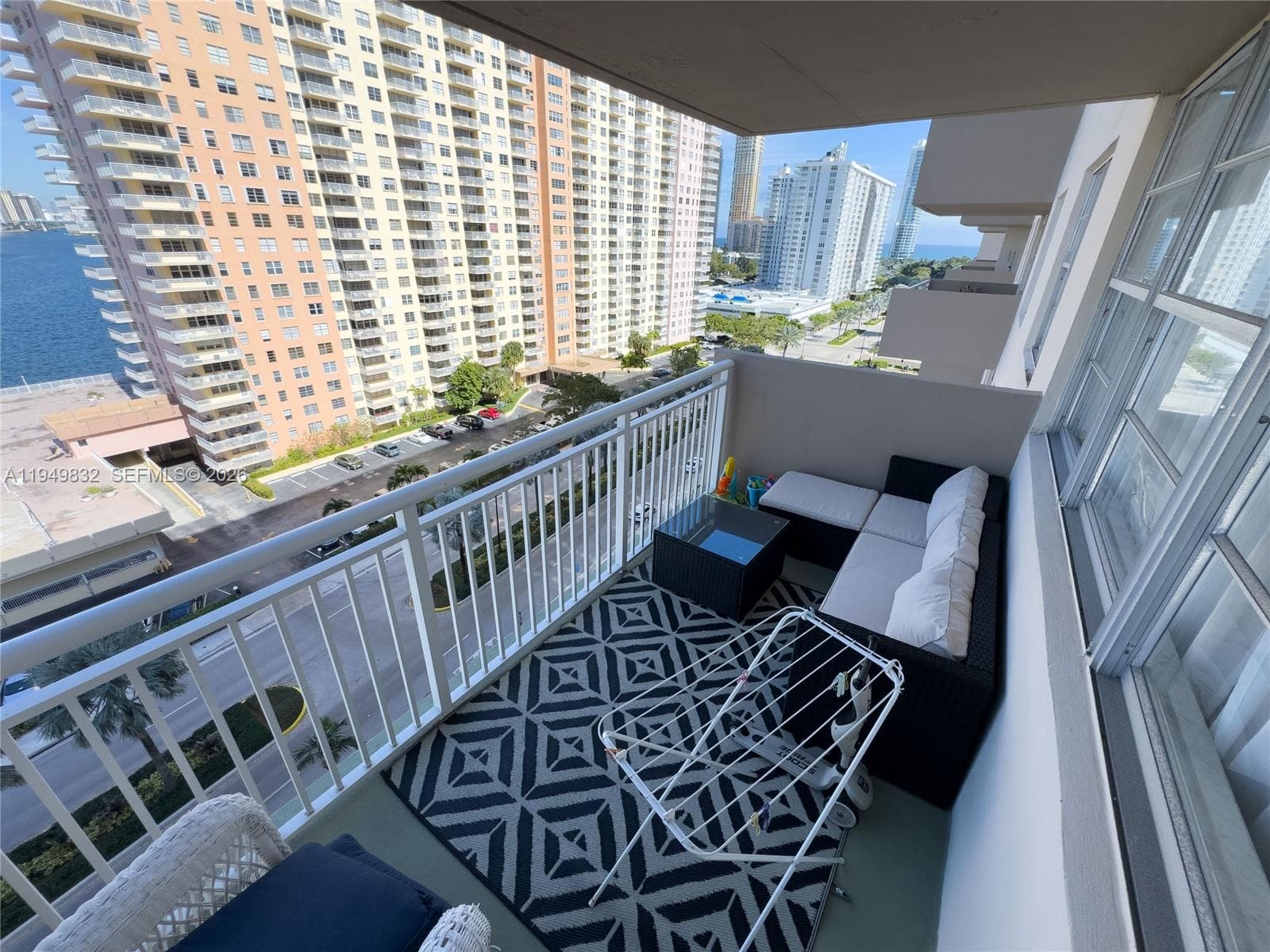 WINSTON TOWERS 100 CONDO · #1115 in Sunny Isles Beach - Photo 4