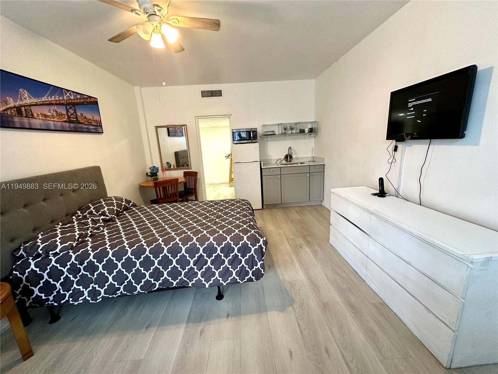 The Knigts Inn · #2263 in Hallandale Beach - Photo 3