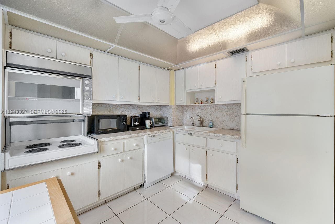 Granada House · #112 in Pompano Beach - Photo 13