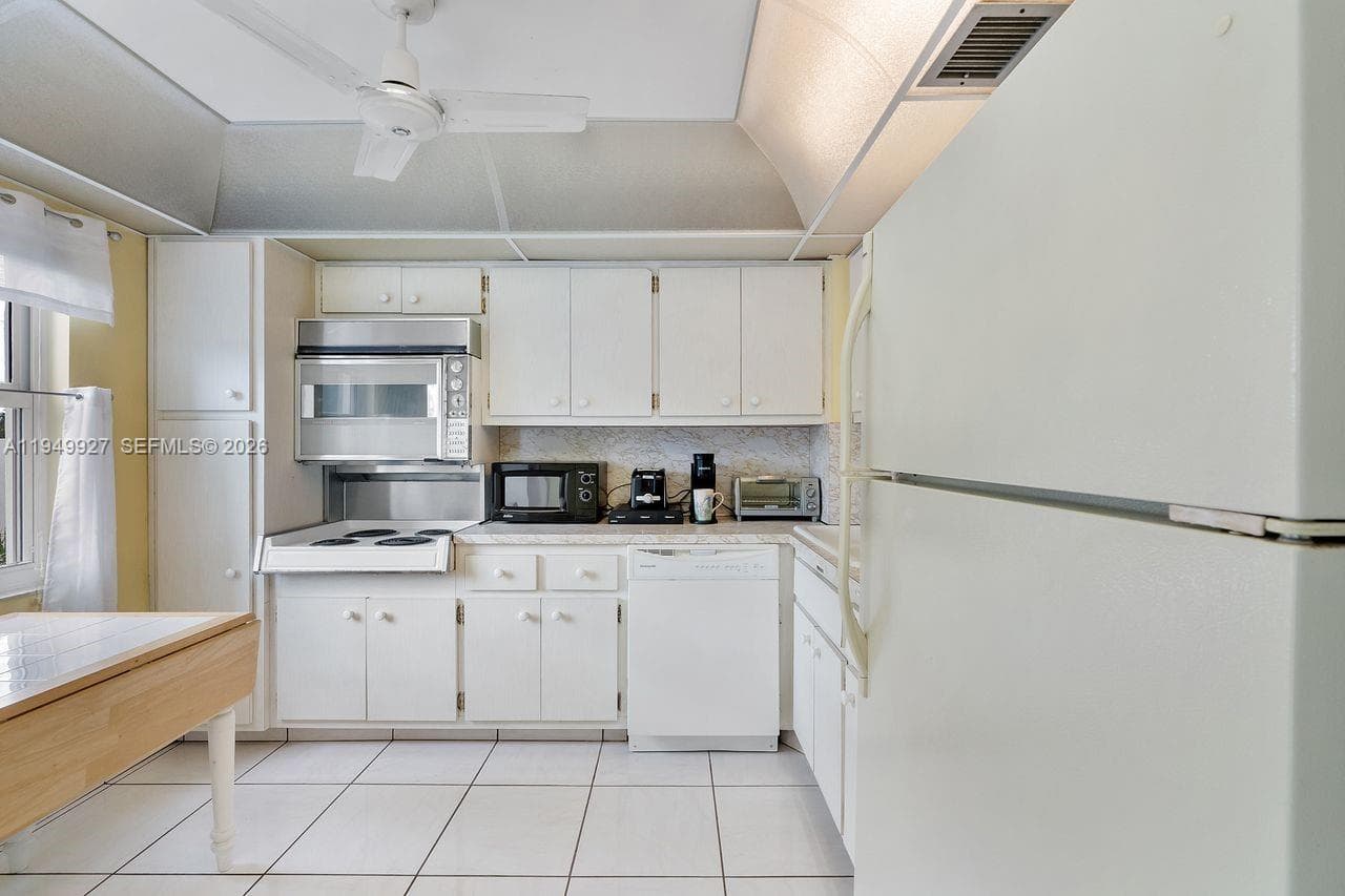 Granada House · #112 in Pompano Beach - Photo 12
