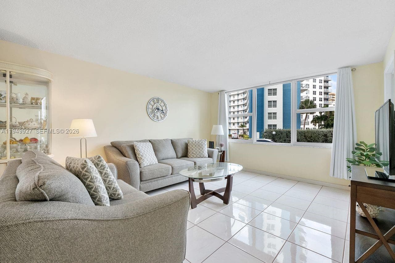 Granada House · #112 in Pompano Beach - Photo 9