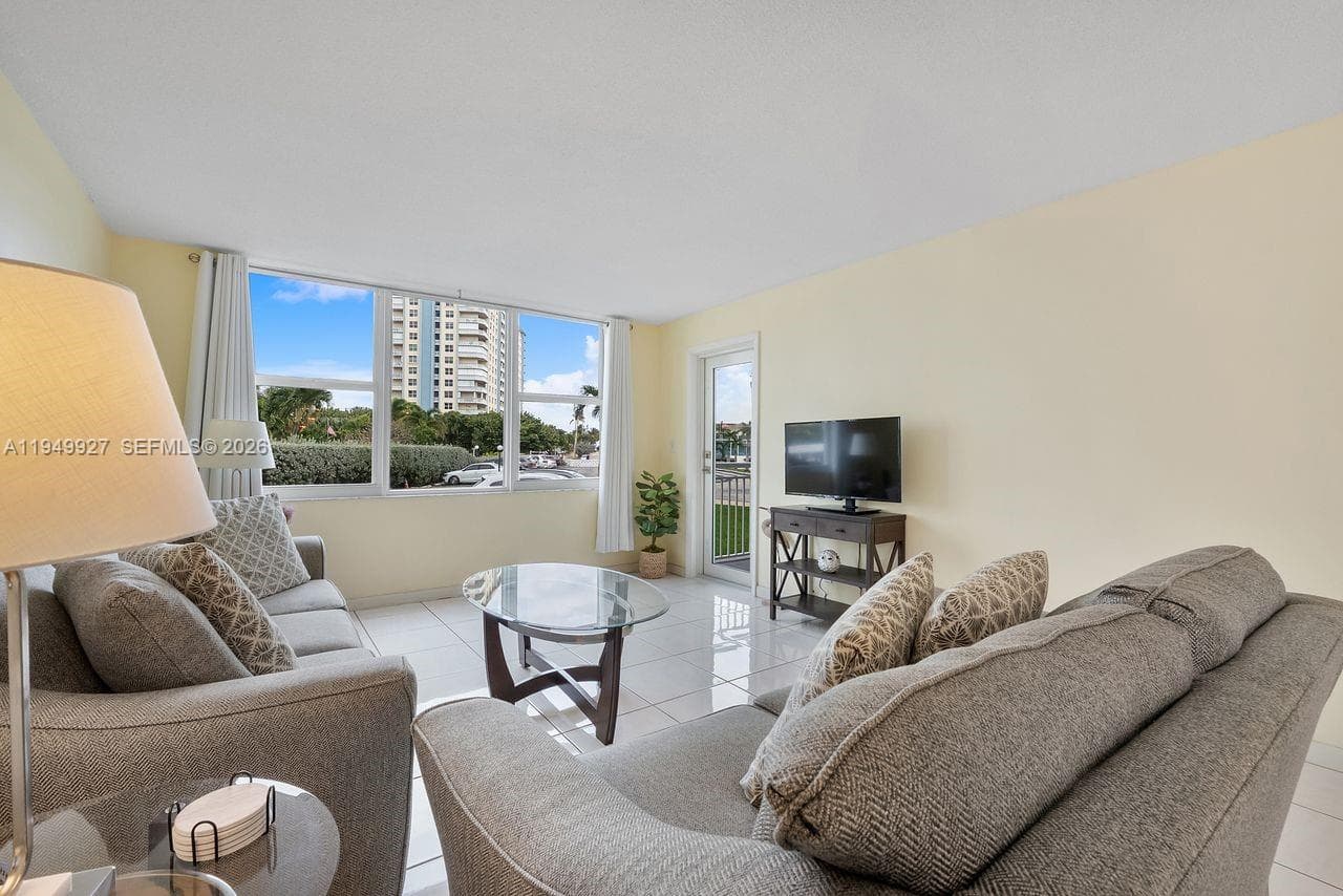 Granada House · #112 in Pompano Beach - Photo 10
