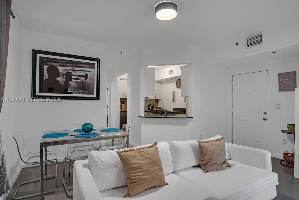 Venetian Villas of SOBE · #201 in Miami Beach - Photo 8