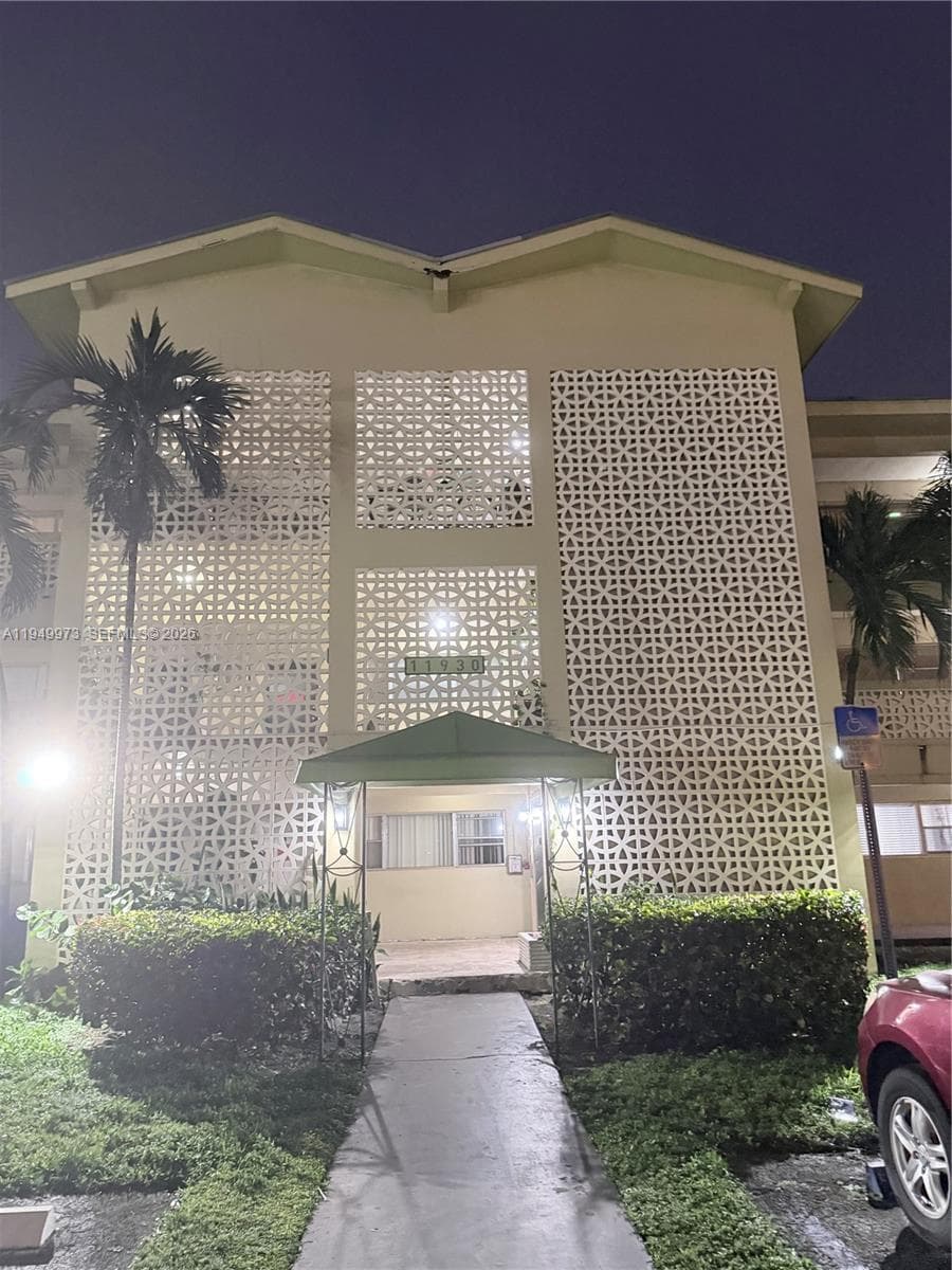 THE SANS SOUCI CONDOMINIU · #28 in North Miami - Photo 2