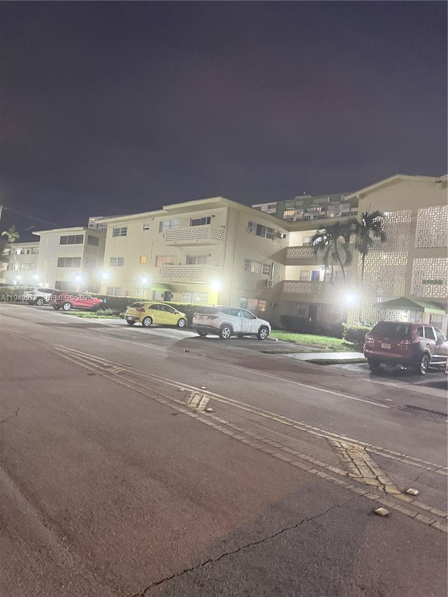 THE SANS SOUCI CONDOMINIU · #28 in North Miami - Photo 1