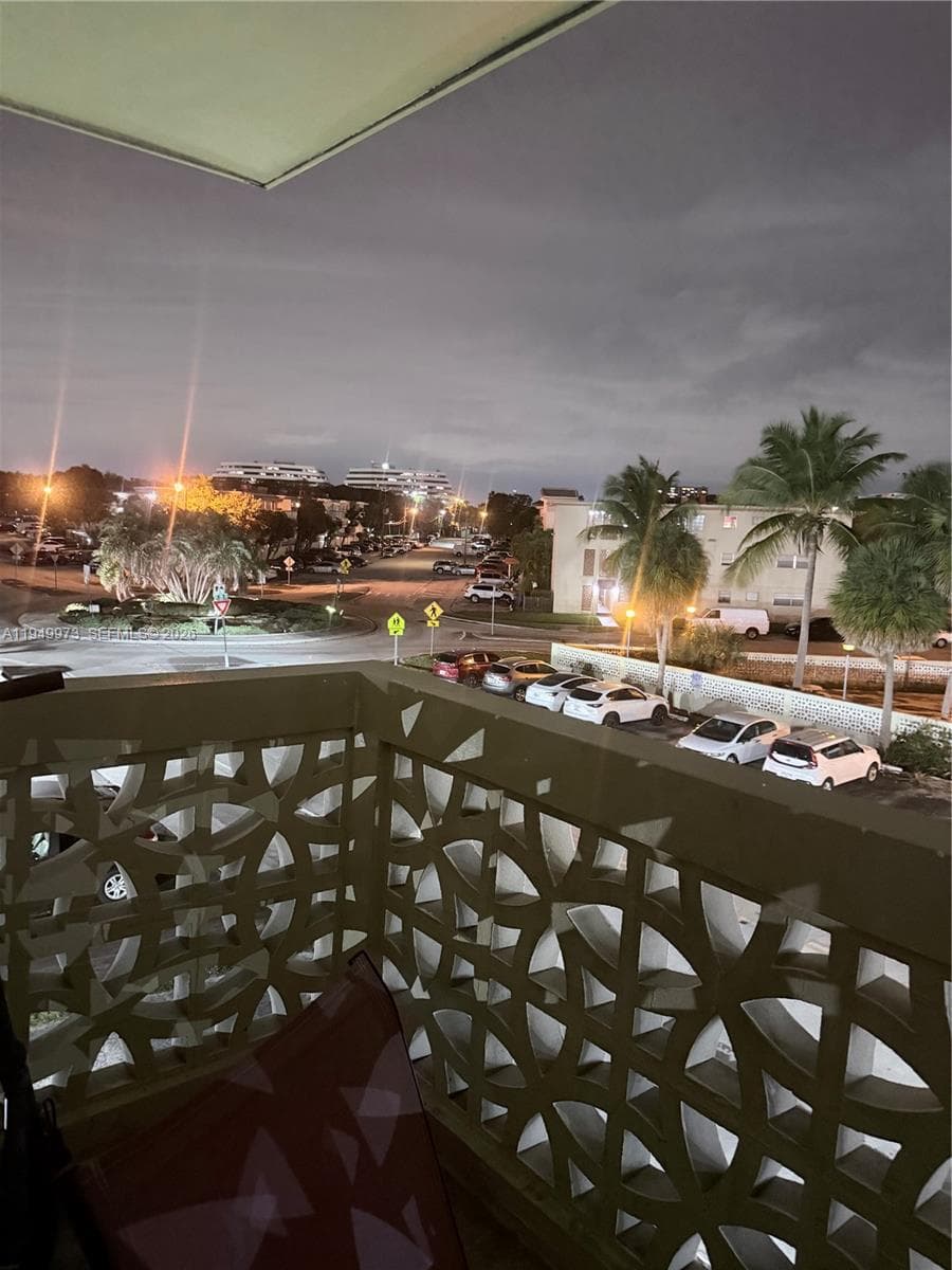 THE SANS SOUCI CONDOMINIU · #28 in North Miami - Photo 20