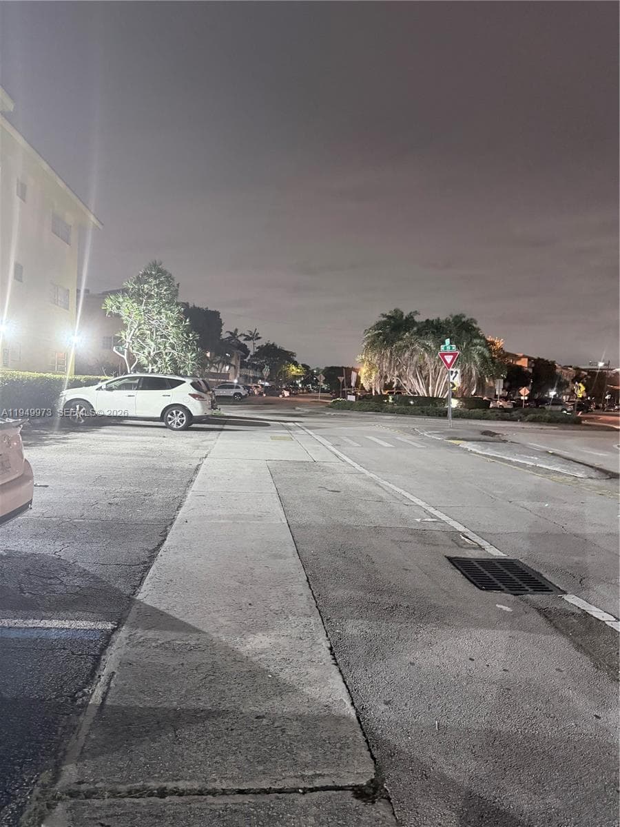 THE SANS SOUCI CONDOMINIU · #28 in North Miami - Photo 25