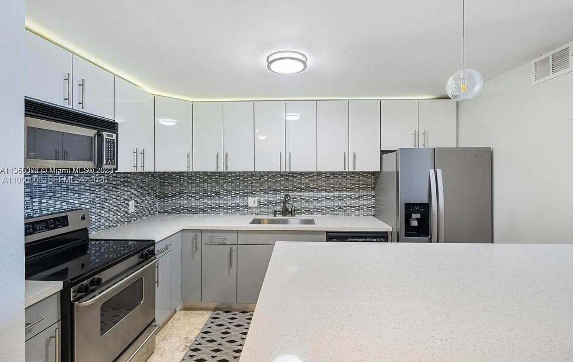 BRICKELL BISCAYNE CONDO · #10H in Miami - Photo 3