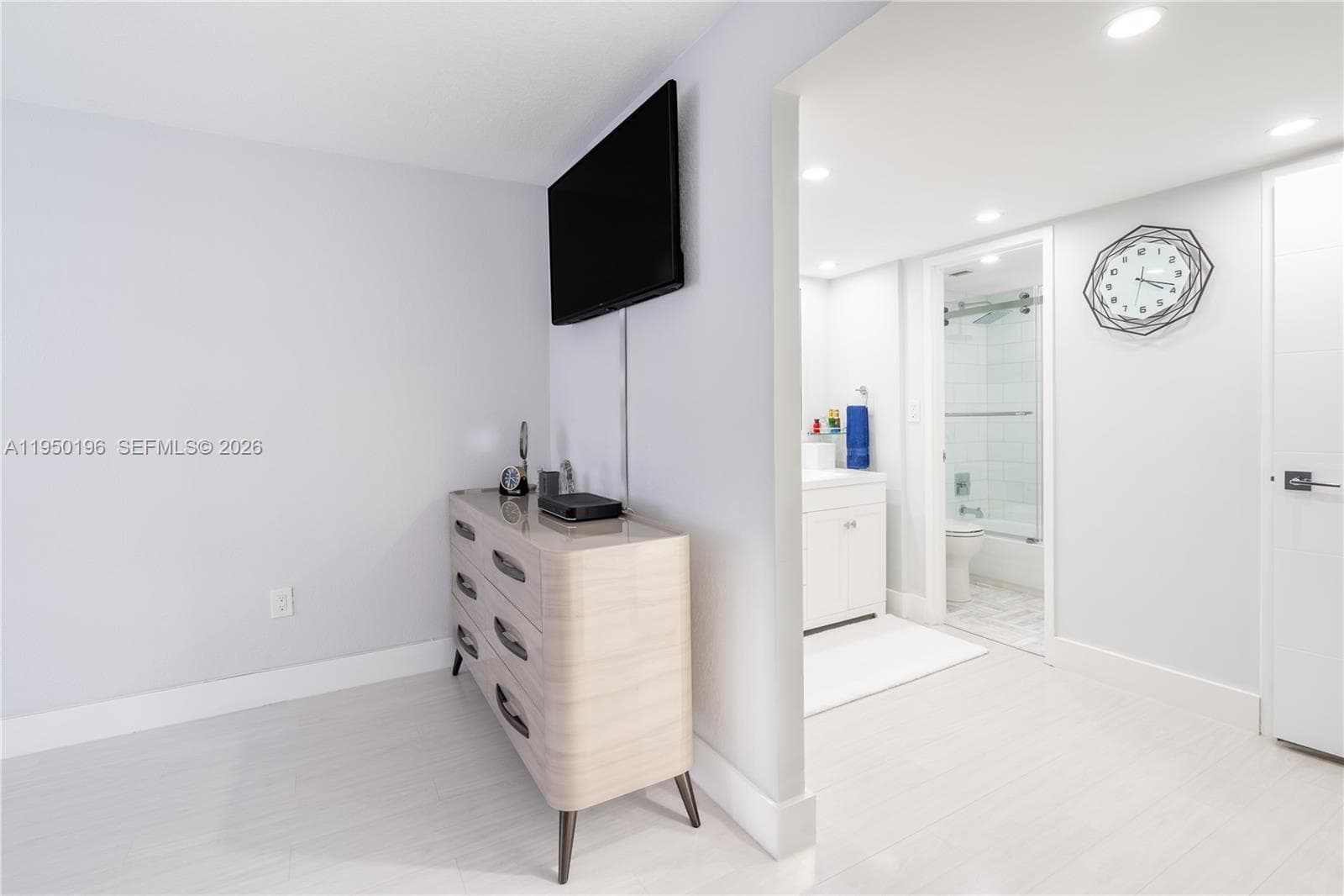 ARLEN BEACH CONDO · #1417 in Miami Beach - Photo 24