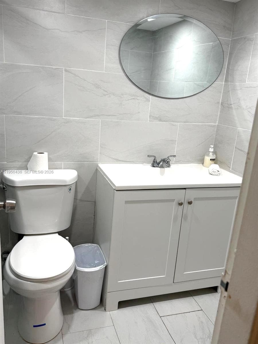 The Knights Inn · #2325 in Hallandale Beach - Photo 8
