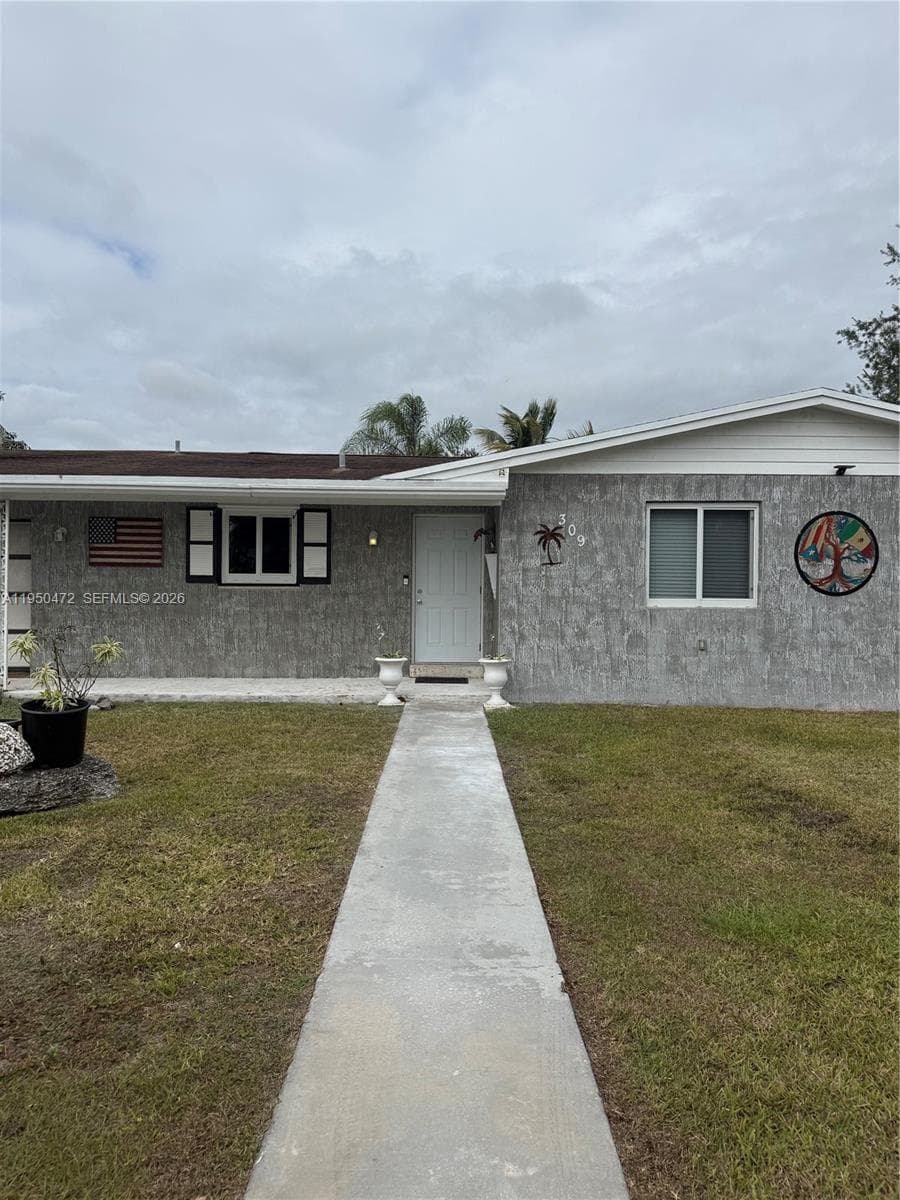 309 NW 15th St photo 1