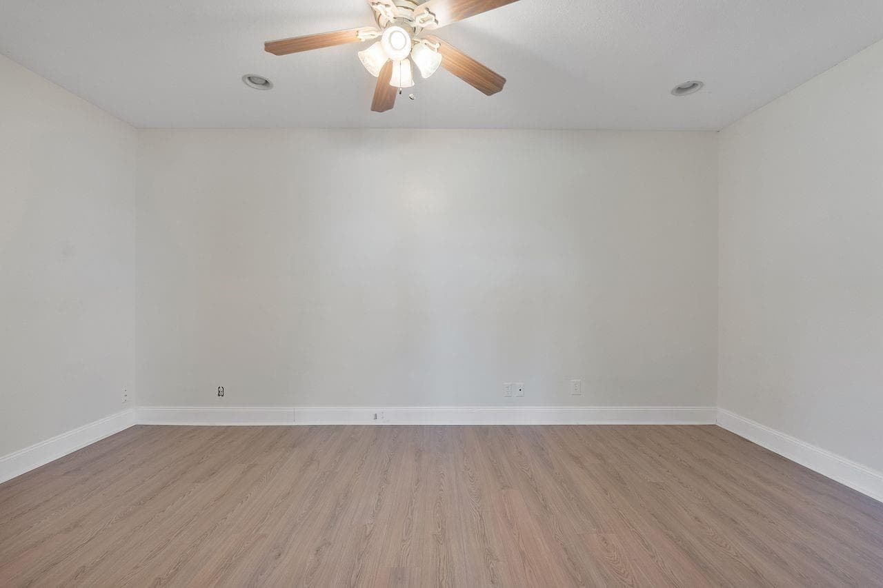 Den/3rd bedroom