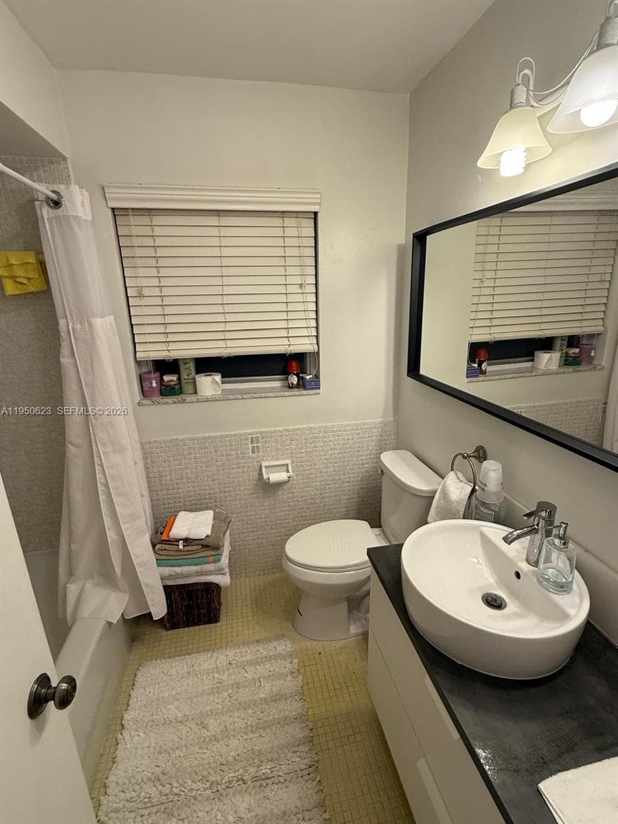 GOLDEN ISLES CONDO APTS · #317 in Hallandale Beach - Photo 1