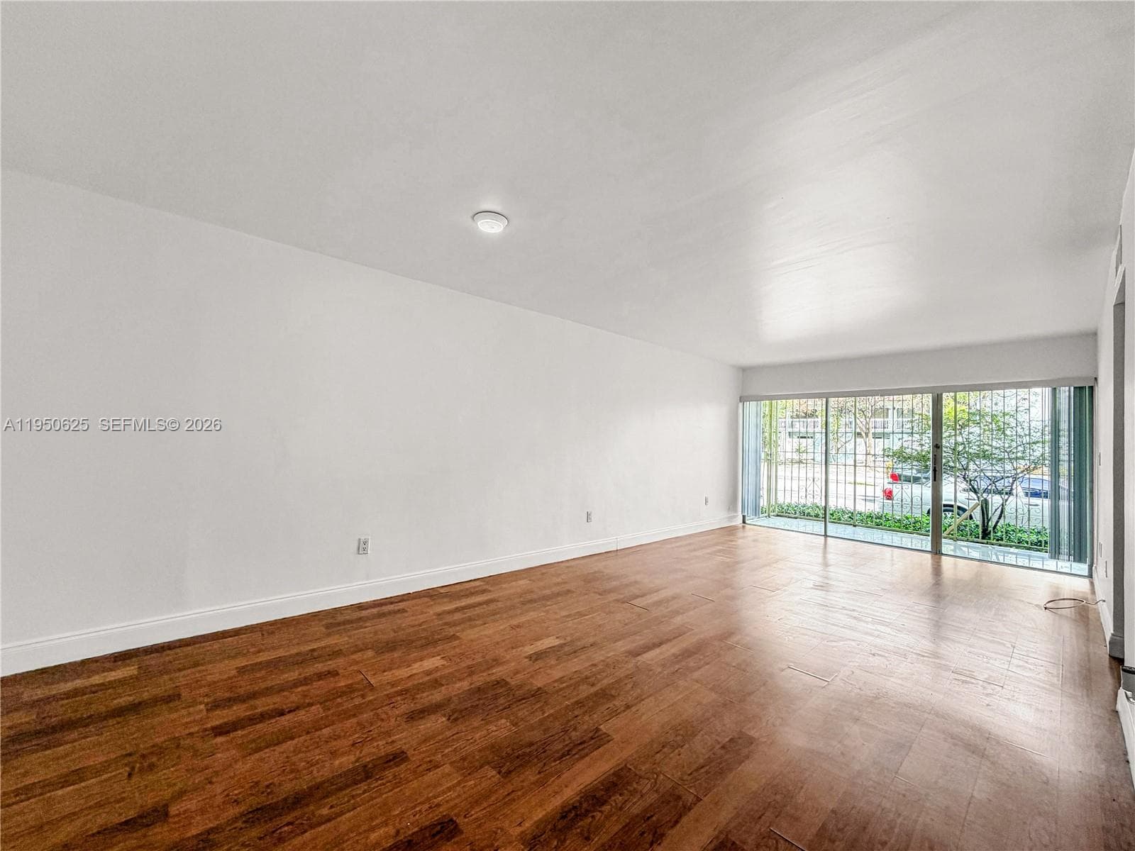 POINT BAY NORTH CONDO · #9 in Miami - Photo 2