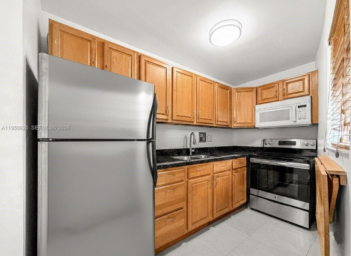 POINT BAY NORTH CONDO · #9 in Miami - Photo 6