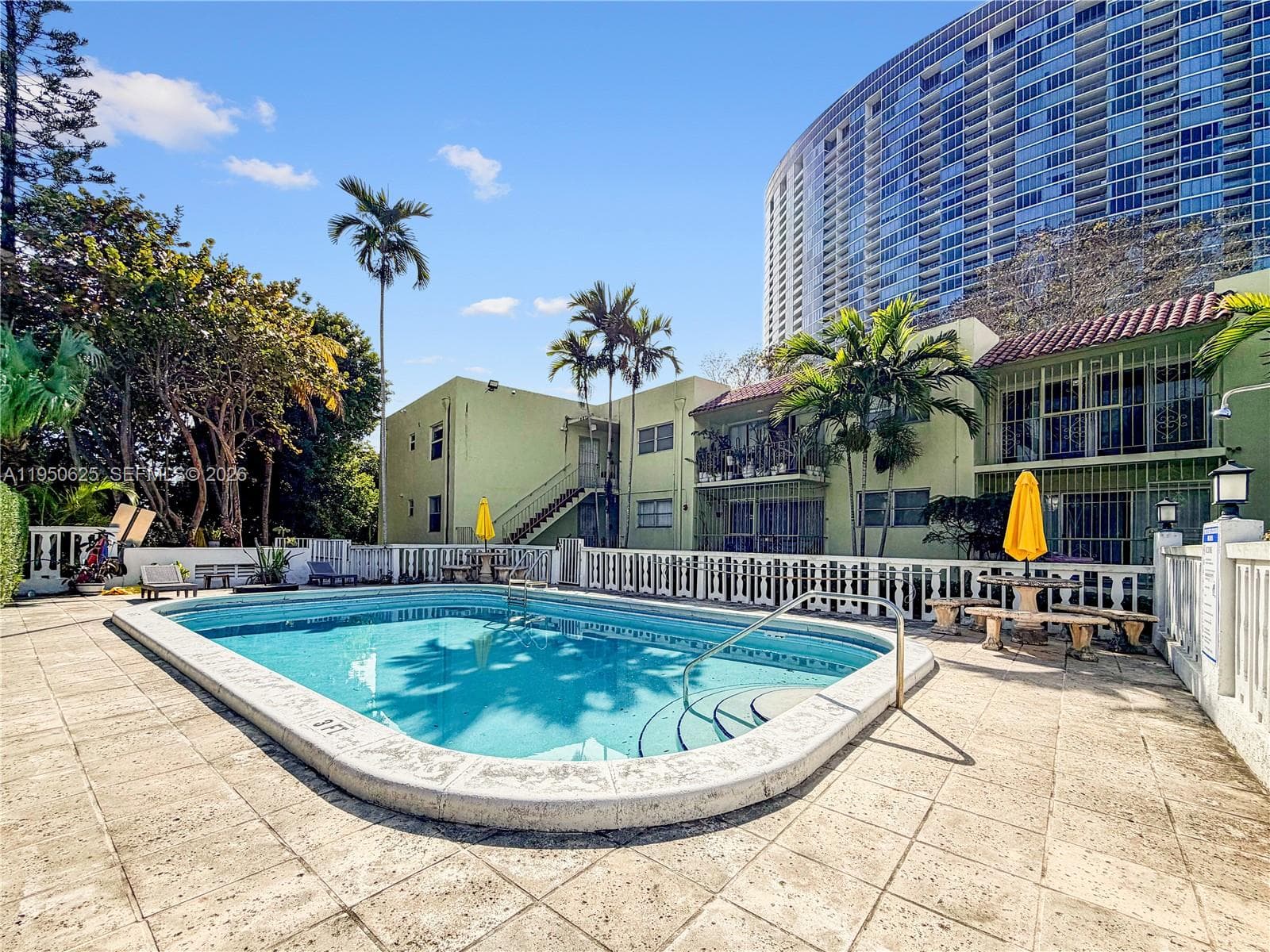 POINT BAY NORTH CONDO · #9 in Miami - Photo 17