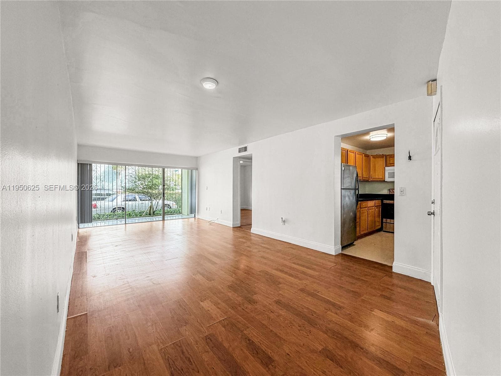 POINT BAY NORTH CONDO · #9 in Miami - Photo 3