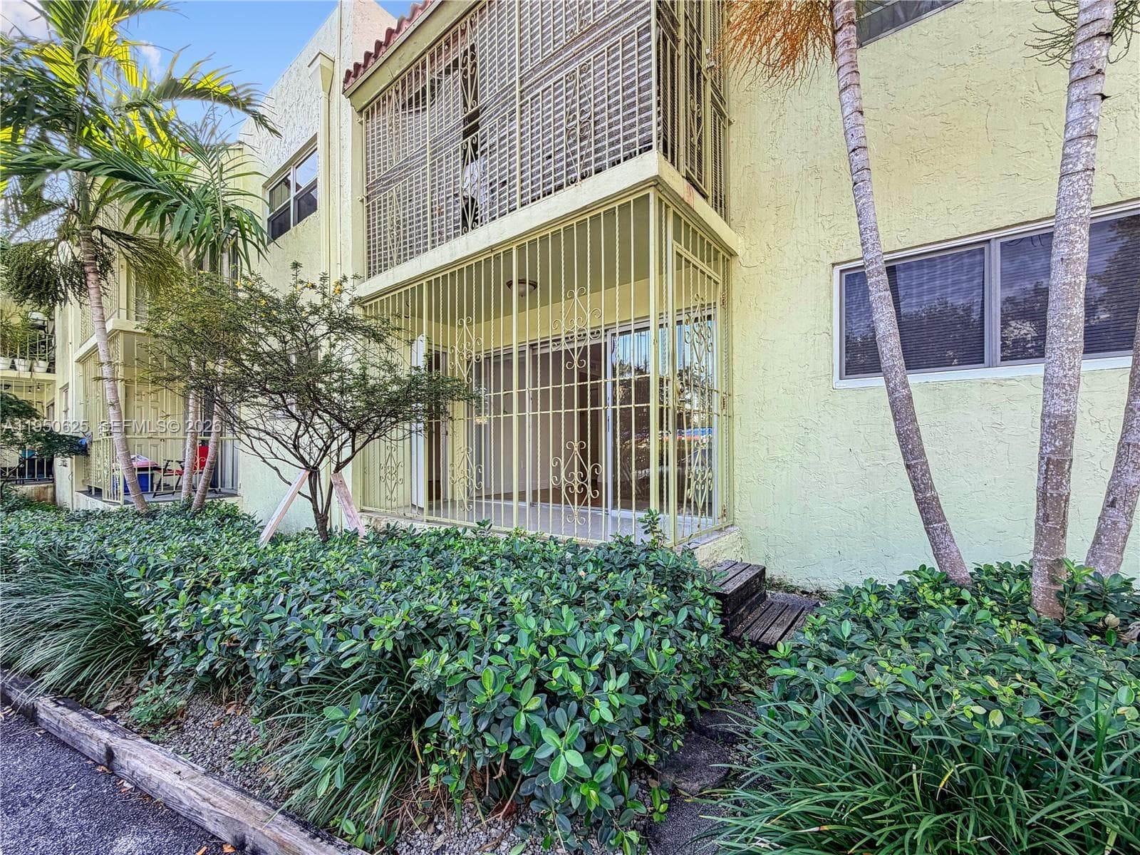 POINT BAY NORTH CONDO · #9 in Miami - Photo 20