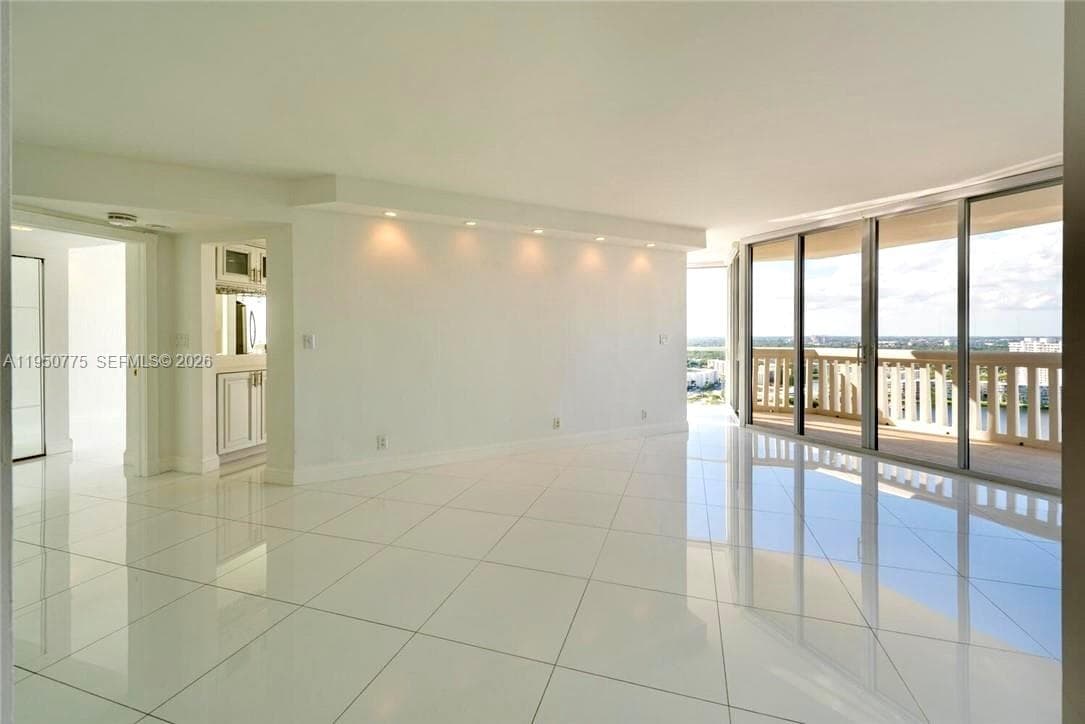 1000 ISL BLVD WILLIAMS IS · #2410 in Aventura - Photo 9