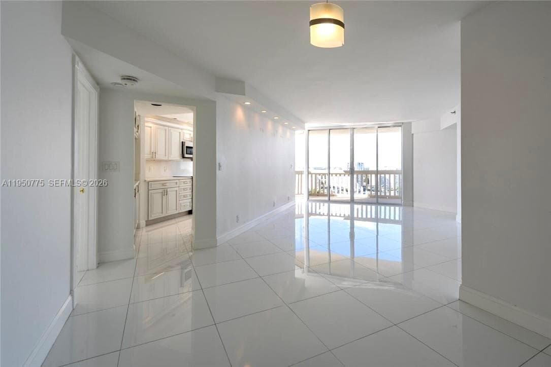 1000 ISL BLVD WILLIAMS IS · #2410 in Aventura - Photo 10